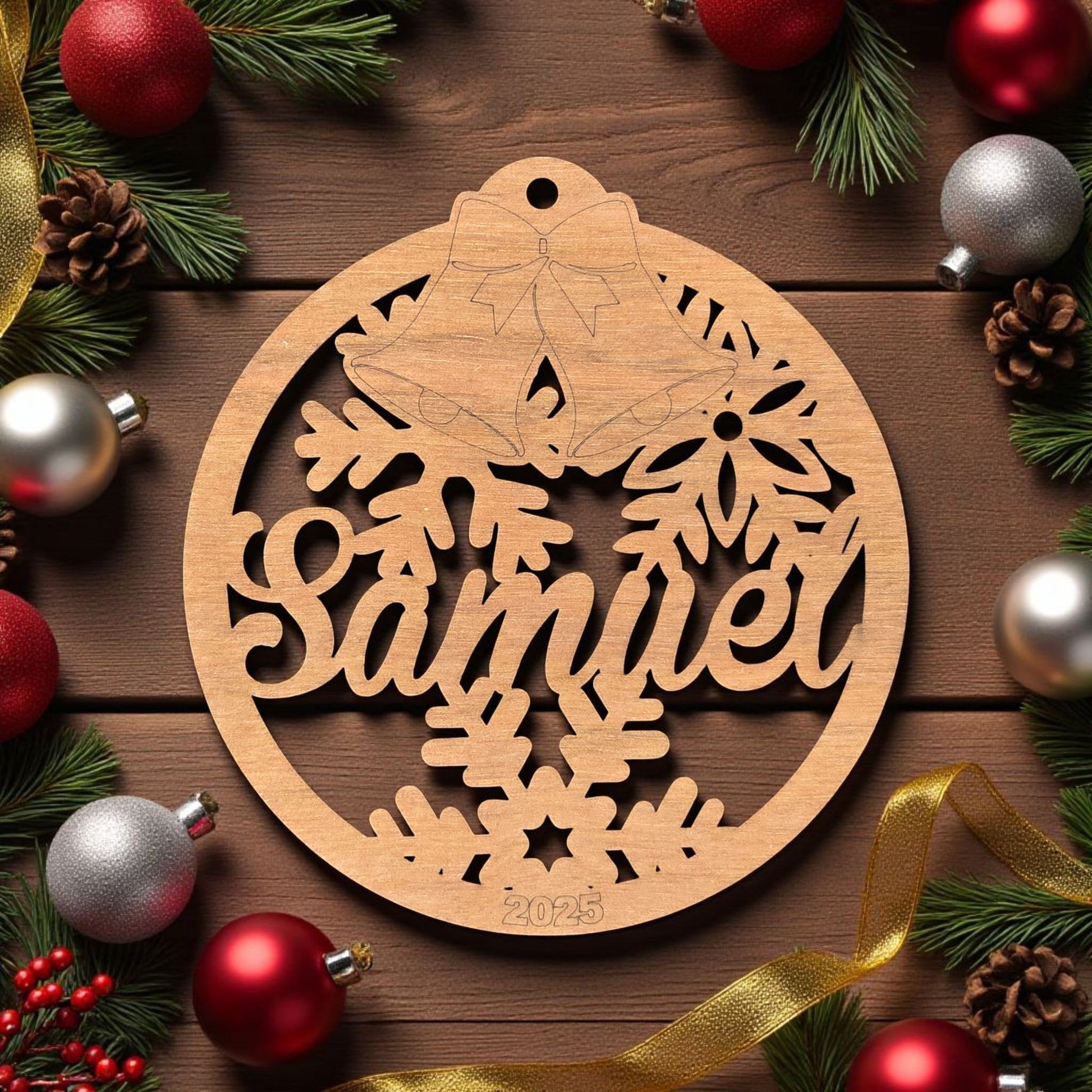 Wooden bells ornament with text engraved – name Samuel | Ornemoi