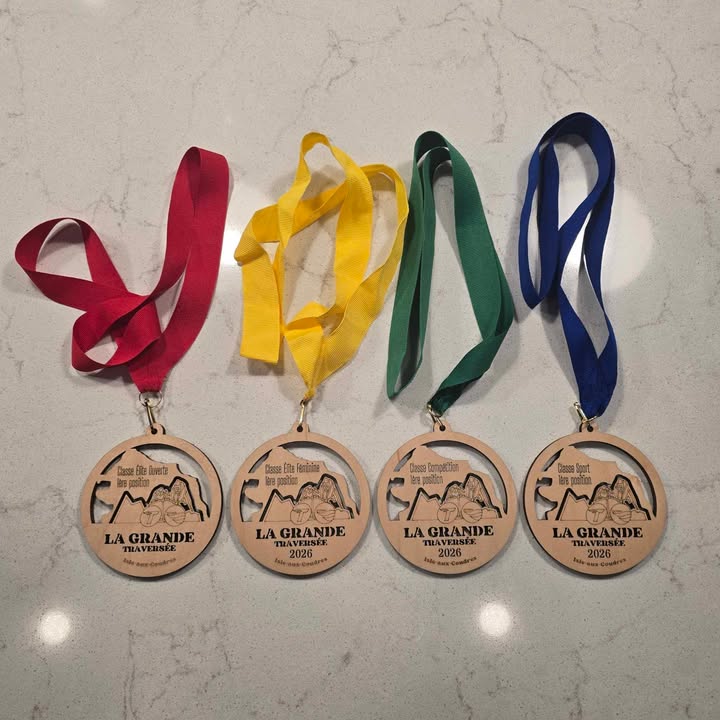 Custom wooden medals – Grande Traversée de l'Isle aux Coudres | Ornemoi