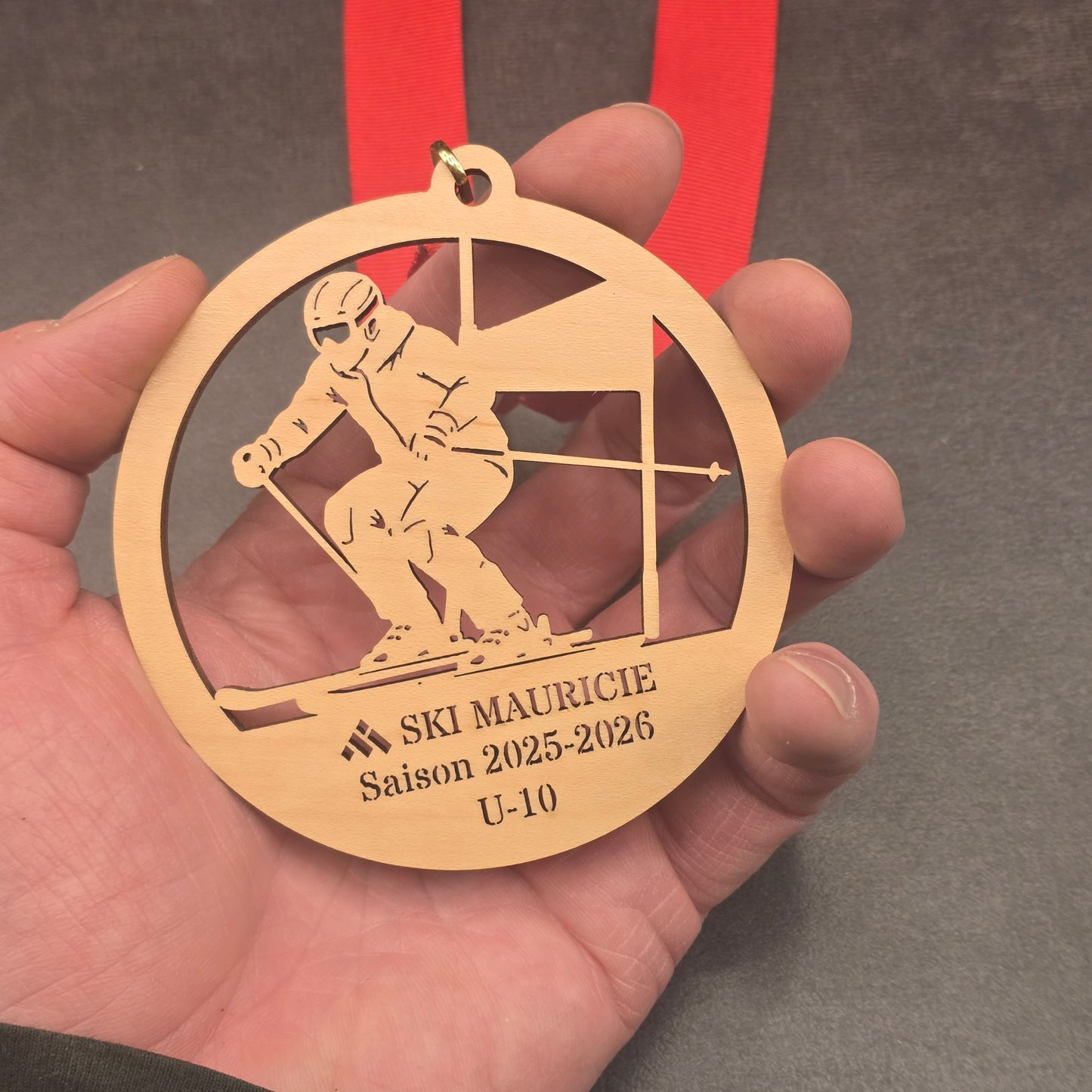 Custom laser-cut wooden ski medal – Ski Mauricie | Ornemoi